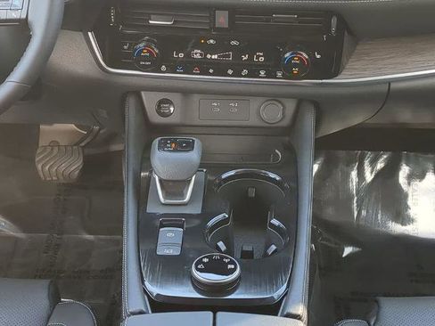 Certified 2025 Nissan Rogue Platinum w/ Tech Package AWD/4WD image 19