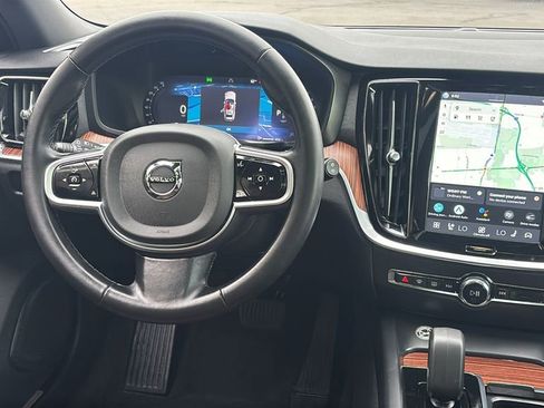 Certified 2025 Volvo V60 B5 Cross Country Plus AWD/4WD image 7