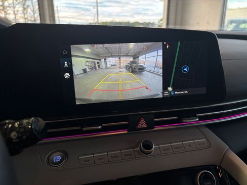 Used 2025 Hyundai Elantra Limited image 23