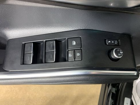 Used 2023 Toyota Highlander Limited image 19