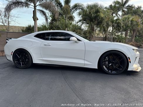 Used 2018 Chevrolet Camaro SS RWD image 3