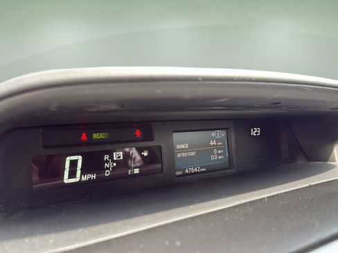 Used 2016 Toyota Prius V Three FWD image 23