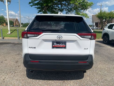 Used 2025 Toyota RAV4 XLE w/ Convenience Package FWD image 6