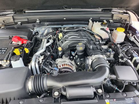 Used 2025 Jeep Gladiator Sport AWD/4WD image 28
