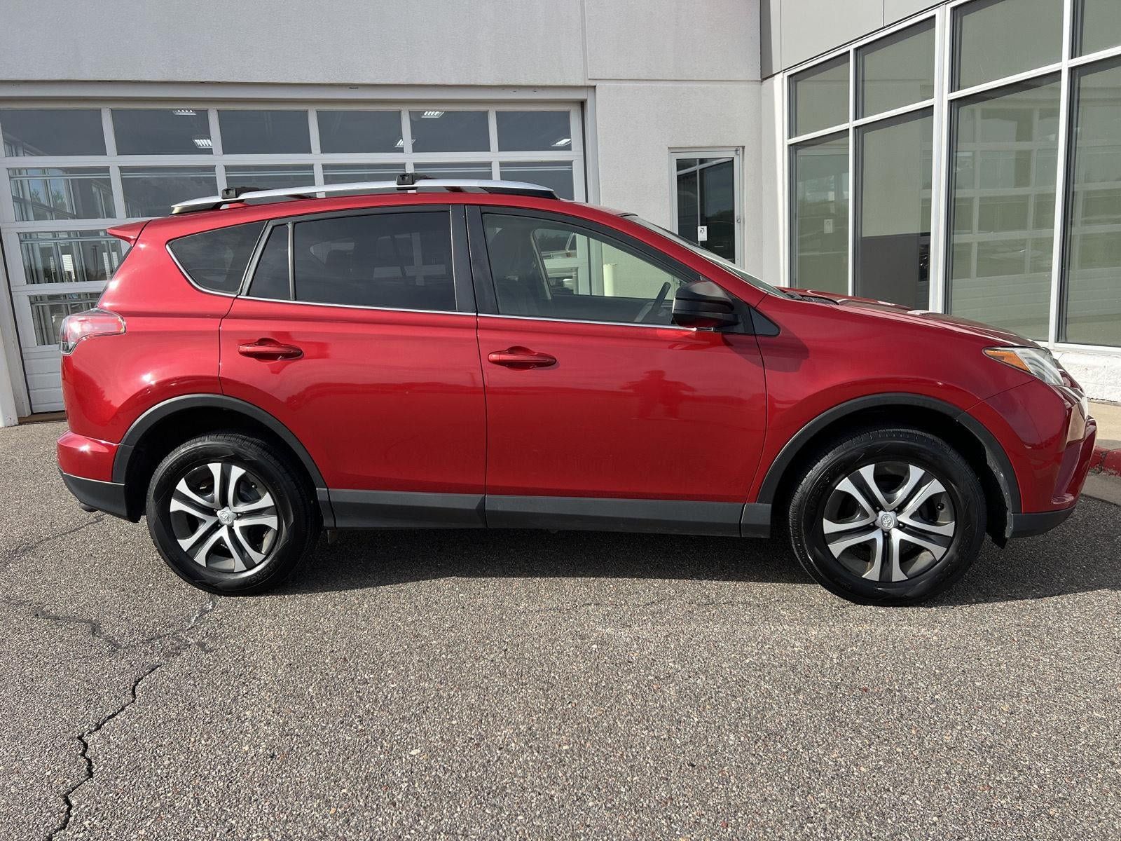 Used 2016 Toyota RAV4 LE AWD/4WD image 31