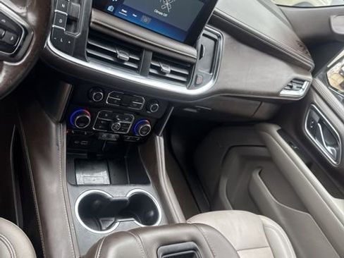 Used 2022 Chevrolet Suburban LT AWD/4WD image 32