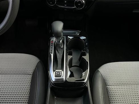 Used 2025 Chevrolet Trax LT image 14