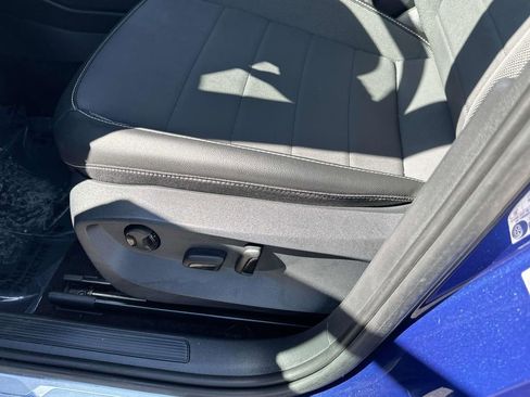 Used 2023 Volkswagen Taos SE w/ Panoramic Sunroof Package image 22