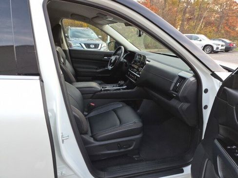 Used 2022 Nissan Pathfinder SL image 14