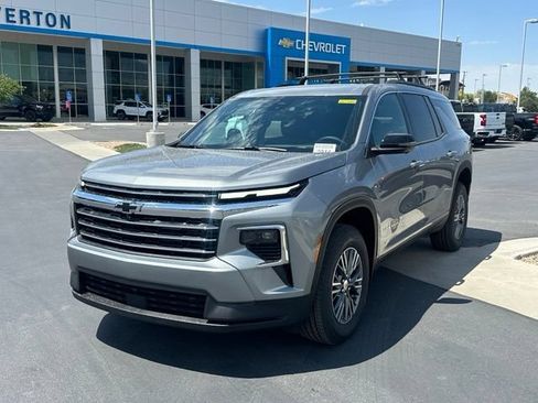 New 2026 Chevrolet Traverse LT w/ Driver Confidence Package AWD/4WD image 12