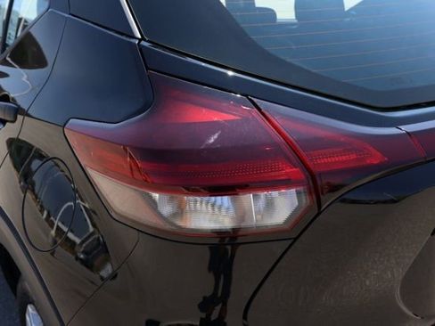 New 2025 Nissan Kicks Play S image 7