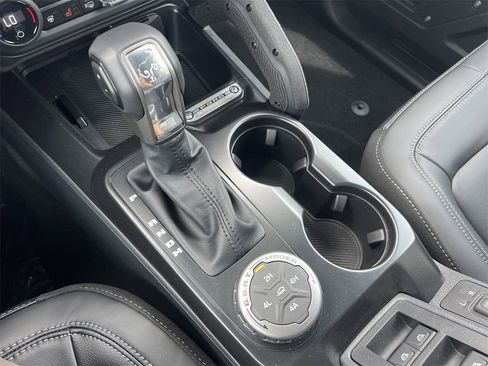 New 2025 Ford Bronco Outer Banks w/ Sasquatch Package image 8