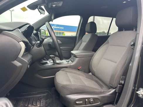 Used 2023 Chevrolet Traverse LT AWD/4WD image 3