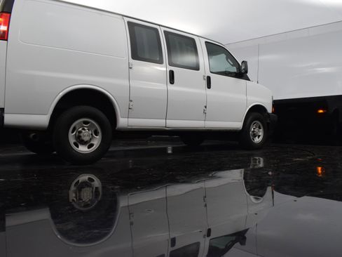 Used 2022 Chevrolet Express 2500 w/ Driver Convenience Package image 22