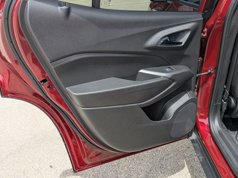 Used 2025 Chevrolet Trax RS w/ Driver Confidence Package FWD image 12
