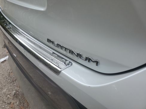 Certified 2024 Toyota Highlander Platinum FWD image 6