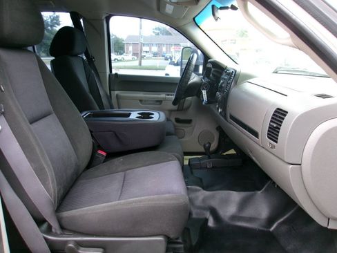 Used 2011 Chevrolet Silverado 2500 W/T AWD/4WD image 12