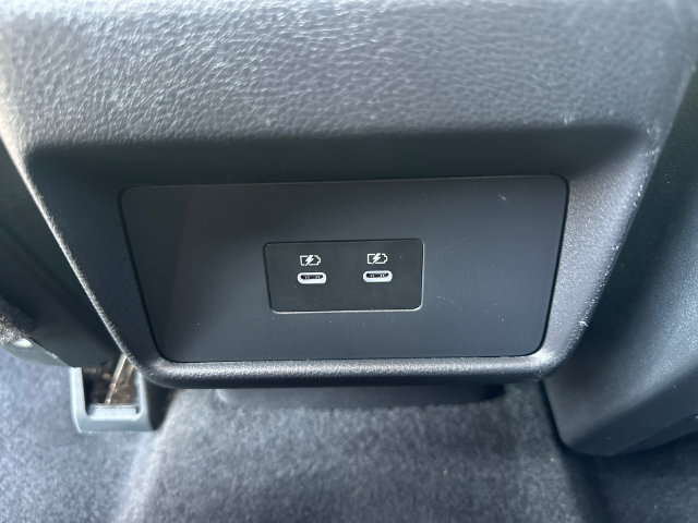 Used 2025 Nissan Rogue SV AWD/4WD image 17