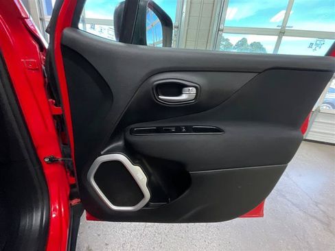 Used 2020 Jeep Renegade Sport w/ Sport Appearance Group FWD image 23