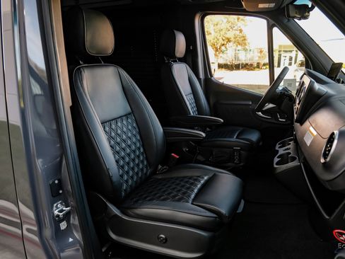 Used 2025 Mercedes-Benz Sprinter 3500 image 47