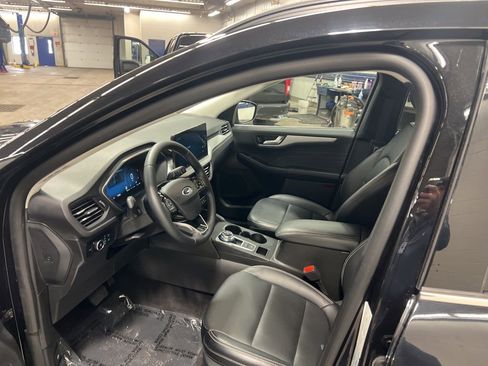 Used 2025 Ford Escape Platinum image 20