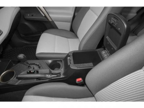 Used 2015 Toyota RAV4 Limited AWD/4WD image 17