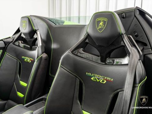 Used 2021 Lamborghini Huracan EVO RWD image 41