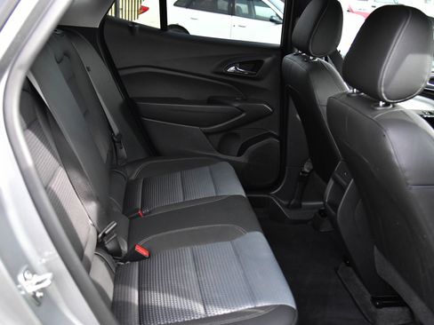 Used 2025 Chevrolet Trax LT w/ LT Convenience Package FWD image 42
