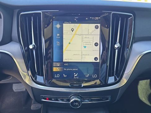 Used 2019 Volvo S60 T5 Momentum w/ Premium Package image 18