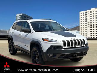 Used 2018 Jeep Cherokee Trailhawk AWD/4WD video 1
