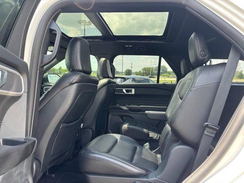 Used 2020 Ford Explorer XLT w/ Equipment Group 202A AWD/4WD image 11