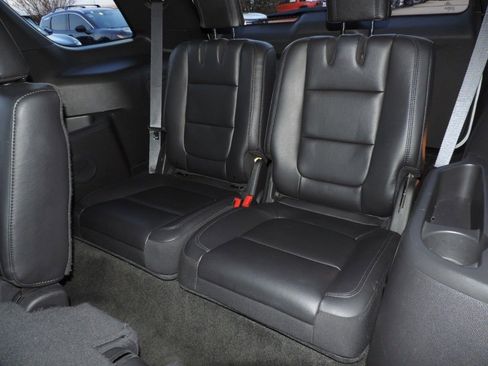 Used 2014 Ford Explorer XLT w/ Equipment Group 202A image 21