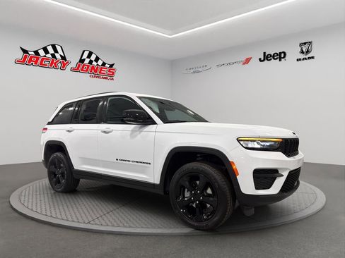 New 2025 Jeep Grand Cherokee Altitude image 12