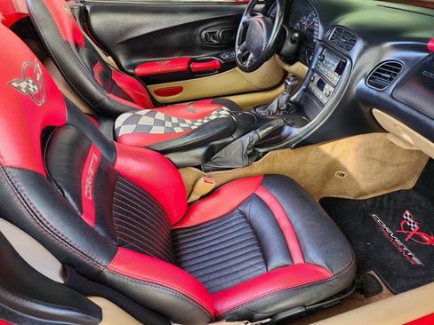 Used 1998 Chevrolet Corvette Convertible w/ Memory Pkg image 25