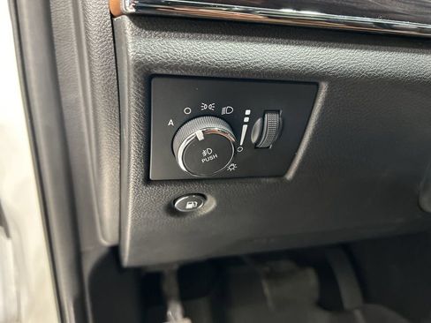 Used 2021 Jeep Grand Cherokee Overland image 12