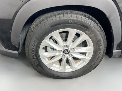 Used 2023 Toyota Corolla Cross LE w/ Moonroof Package FWD image 13