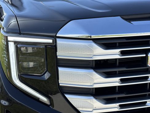 Used 2024 GMC Sierra 1500 SLE w/ Preferred Package image 7