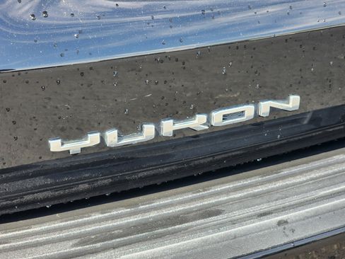 Used 2023 GMC Yukon Denali AWD/4WD image 11