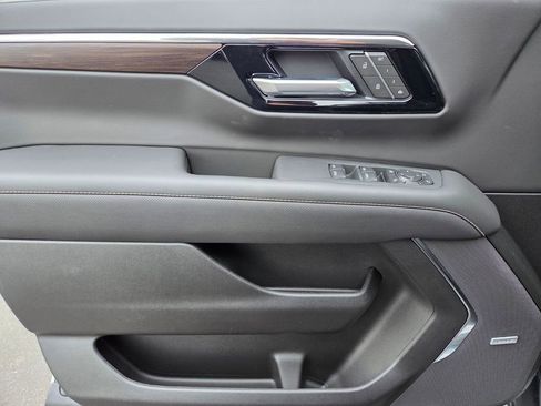 New 2026 Chevrolet Suburban Premier image 12