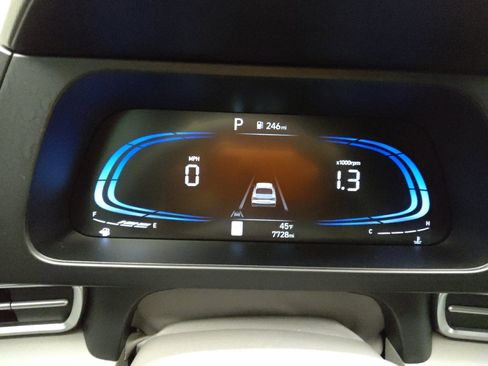 Used 2025 Hyundai Elantra Sport image 23