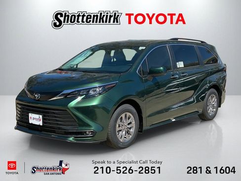New 2026 Toyota Sienna XLE image 1