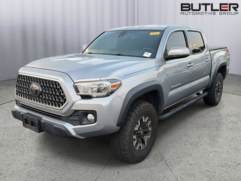 Used 2019 Toyota Tacoma TRD Off-Road AWD/4WD image 2