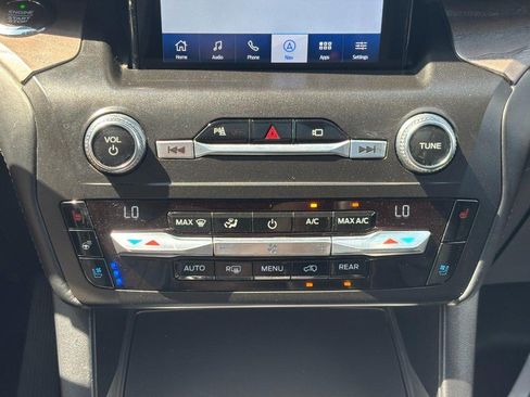 Used 2020 Ford Explorer Platinum w/ Premium Technology Package AWD/4WD image 27