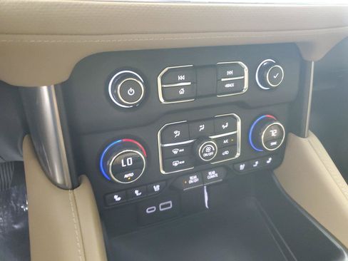 Used 2021 Chevrolet Tahoe Premier RWD image 31