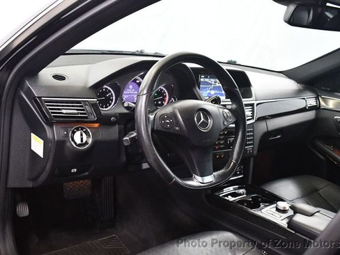 Used 2010 Mercedes-Benz E 550 4MATIC Sedan image 5