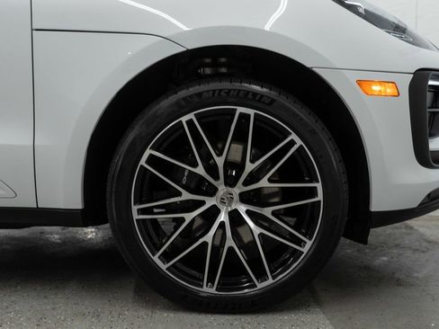 Used 2023 Porsche Macan image 32
