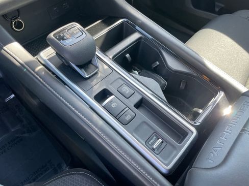 Used 2025 Nissan Pathfinder SV FWD image 19