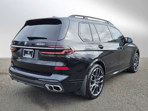 Used 2023 BMW X7 M60i w/ Climate Comfort Package image 6