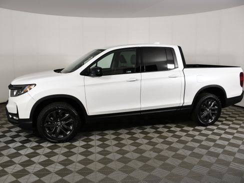Used 2023 Honda Ridgeline Sport image 9