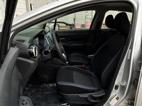 Used 2025 Nissan Versa SV FWD image 10